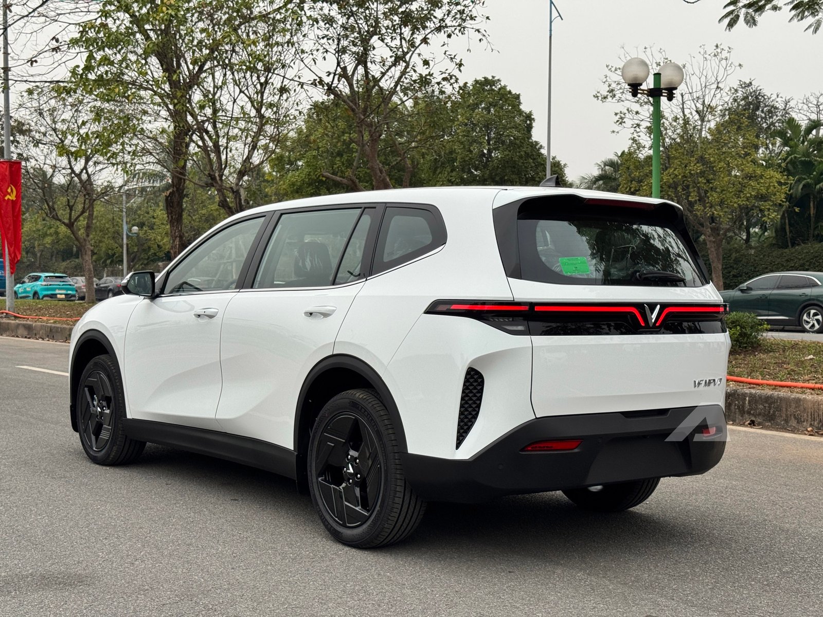 VF MPV 7 - Ảnh 12
